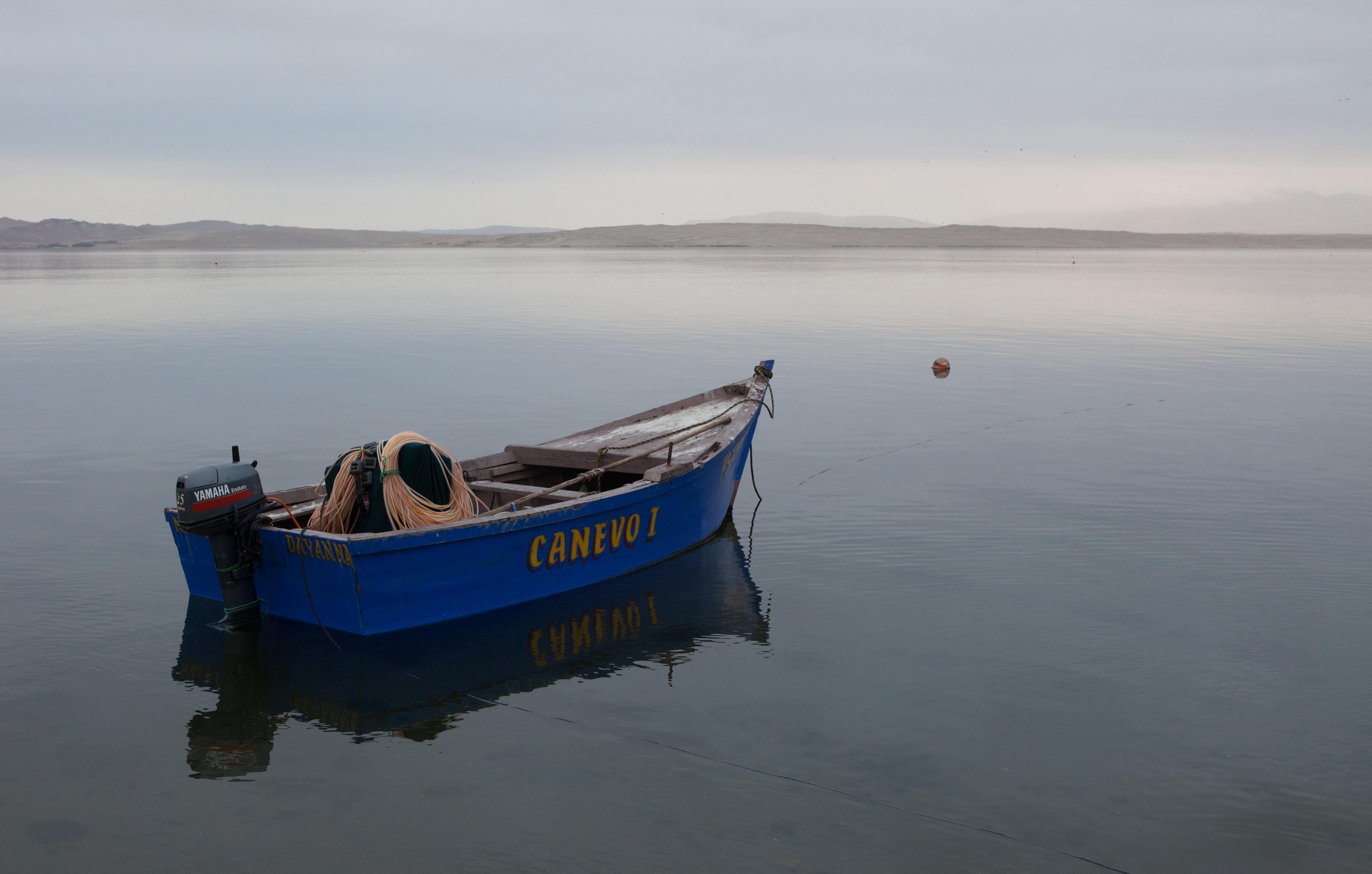 Paracas canoe